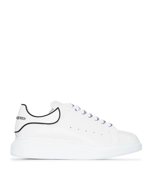 Oversized Low Top Sneakers est présent 