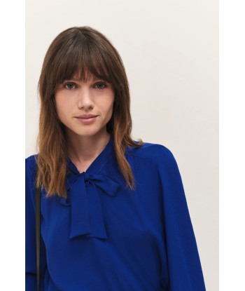 CYRILLE - Blouse saphir blue fluide à col lavallière 50% de réduction en Octobre 2024