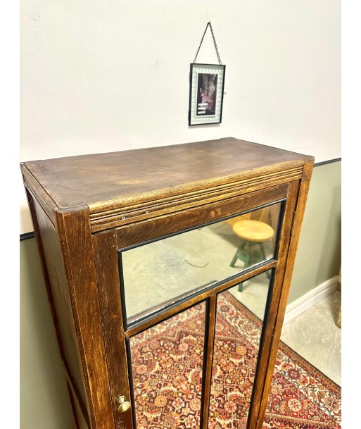 Armoire parisienne miroirs Dans la société mordern