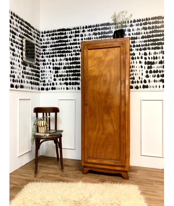 Armoire homme debout vintage ouvre sa boutique