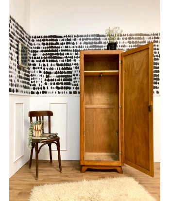 Armoire homme debout vintage ouvre sa boutique