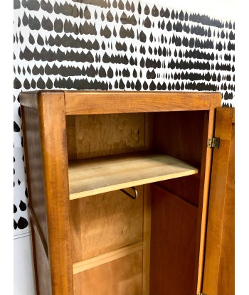 Armoire homme debout vintage ouvre sa boutique